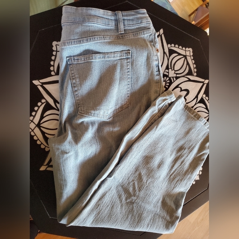 Light Blue Denim Cropped Jeans - Picture 9 of 9